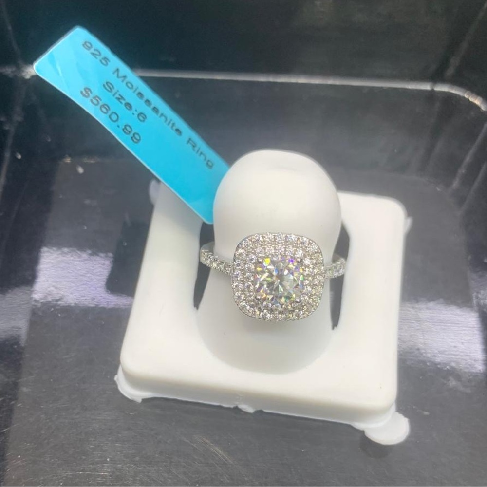 Brand new with box 925 moissanite engagement ring